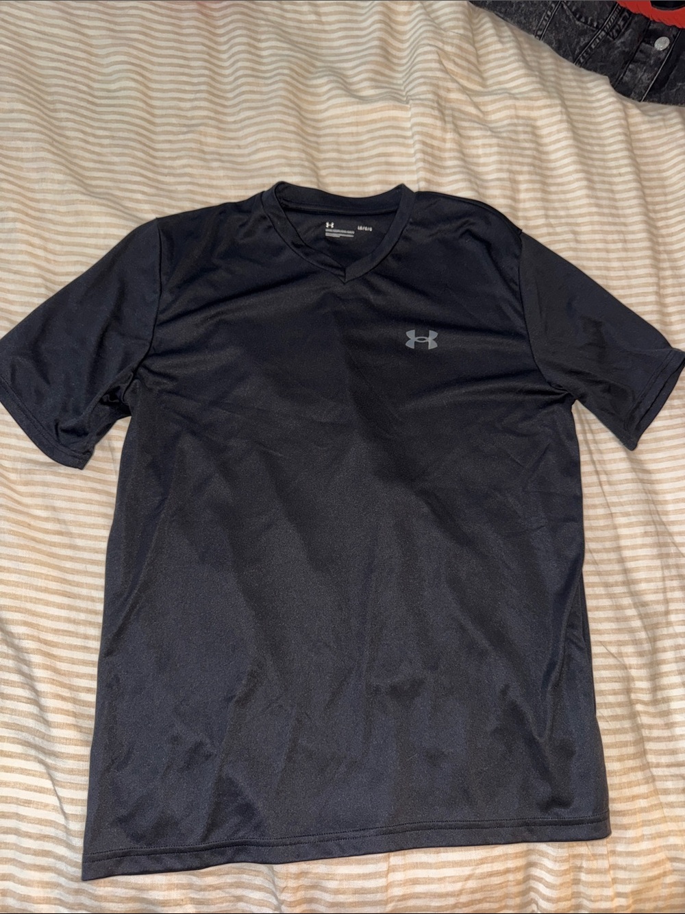 NEVER WORN- Mens Under Armour Black V-Neck Athletic Performance Tee